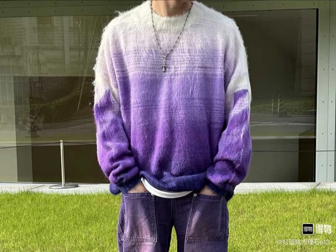 ♻️💯Upper body reference model picture❤️New top-quality proven version OFFWHITE (OW) gradient mohair striped arrow sweater hoodie gradient rendering arrow couple sweater Mohair (English Mohair; Turkish: MUKHYAR) refers to the coat of Angora goats, also known as Angora goat hair. The name comes from Turkish, meaning "the best hair". It has good elasticity, pressure resistance and special luster. It is an excellent raw material for making plush fabrics and one of the most advanced animal textile fiber raw materials in the world market. Mohair has a shape similar to long wool. The fiber surface is smooth, strong luster, high strength, good elasticity, less curl, and easy to wash. Mohair can be used in jacquard blankets, long-haired coats and high-gloss wool fabrics. Mohair sweaters from ow are released every year🛒 The same style and ever-changing colors. There is really no girl who doesn’t love it. It is super suitable for wearing under a down jacket in winter without being bulky! If the lower body is missing, their favorite os version🙋🏻‍♀️ intuitively adds natural softness and fairy beauty effect, which is the best choice! The upper body is lightweight and does not weigh down the body while keeping warm. The sleeves and the gradient arrow parts on the back are repeatedly patterned until the gradient level is satisfied before large-scale products are released. The craftsmanship is extremely demanding. Each sweater is woolen at least ten times to give it a plush, thick feel and good fluffiness! ✅ Fabric composition: 50% mohair 32 spandex 18% wool, three-level anti-pilling Color: black and white gradient Sizes Mohair is lighter and softer, so be careful not to machine wash it, not machine washable! ! emphasize! !  ⚠️Hand wash with warm water and cold water P:440